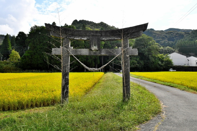 立岩神社へ。 白秋の黄昏