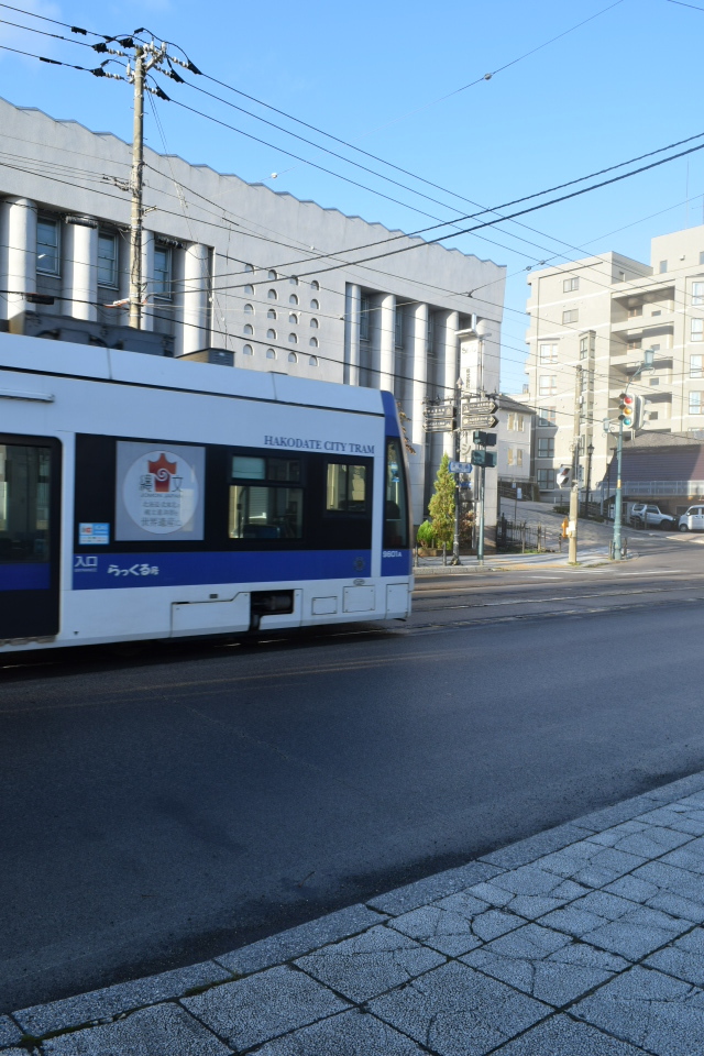 函館の路面電車と函館のレトロ建築群(函館坂のある町の風景)_f0142606_04090706.jpg
