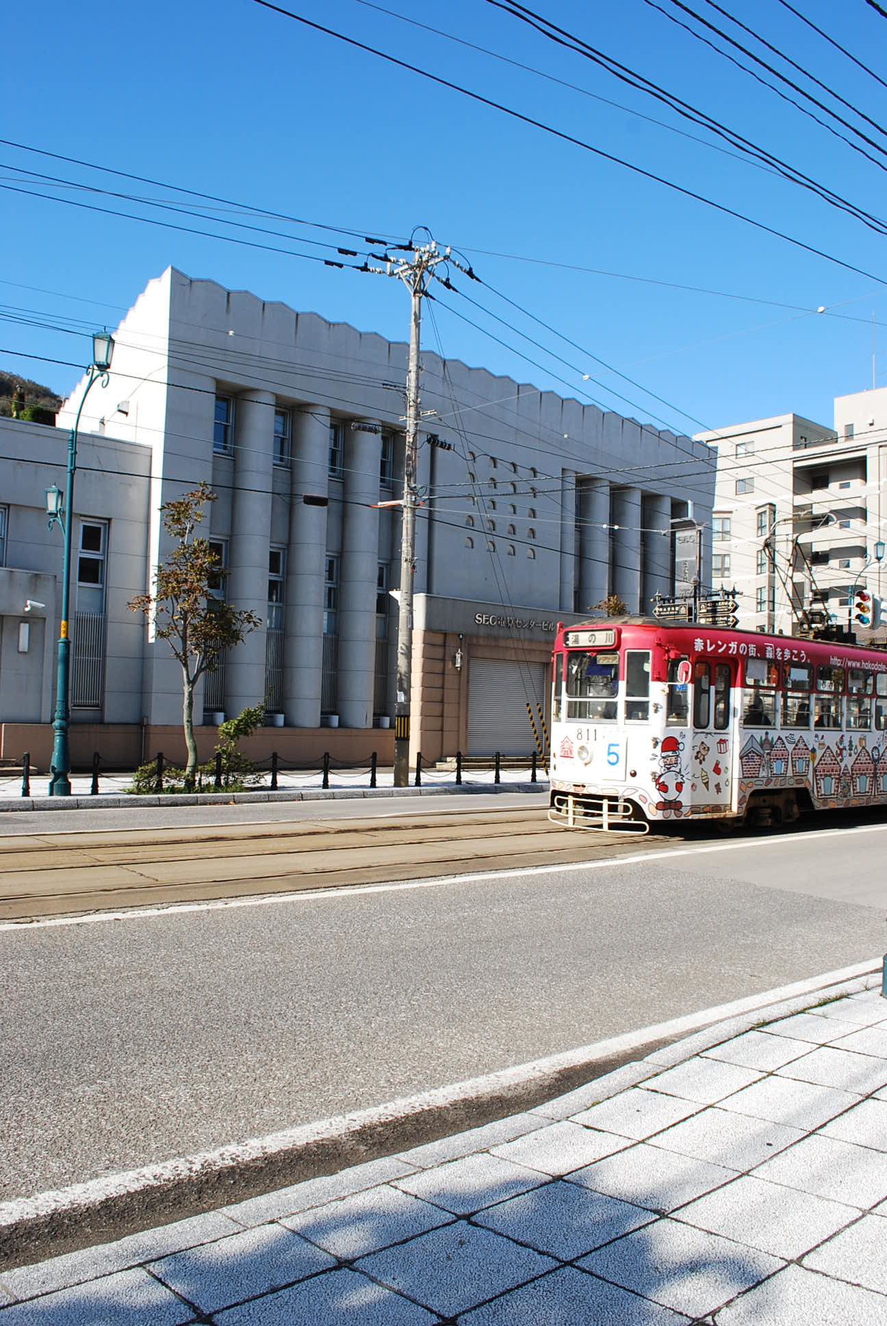 函館の路面電車と函館のレトロ建築群(函館坂のある町の風景) : 関根要太郎研究室＠はこだて
