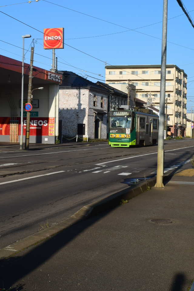 函館の路面電車と函館のレトロ建築群(函館坂のある町の風景)_f0142606_05013522.jpg