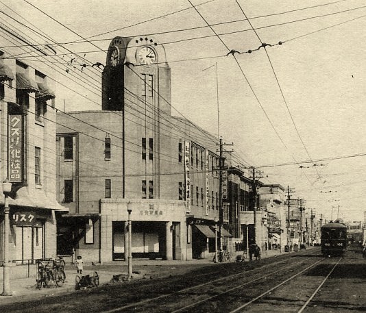 函館の路面電車と函館のレトロ建築群(函館坂のある町の風景)_f0142606_11010551.jpg