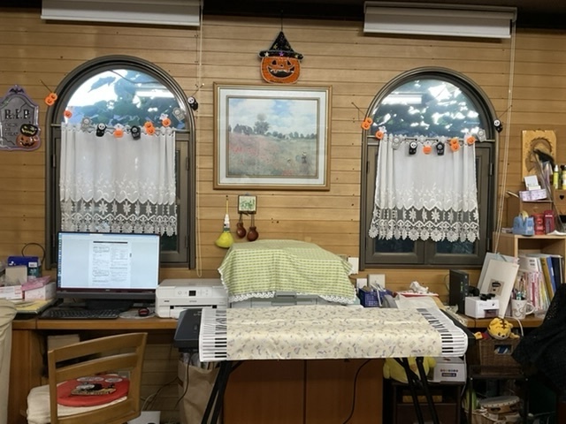 ハロウィン飾りつけ完成☆_e0040673_18080816.jpeg