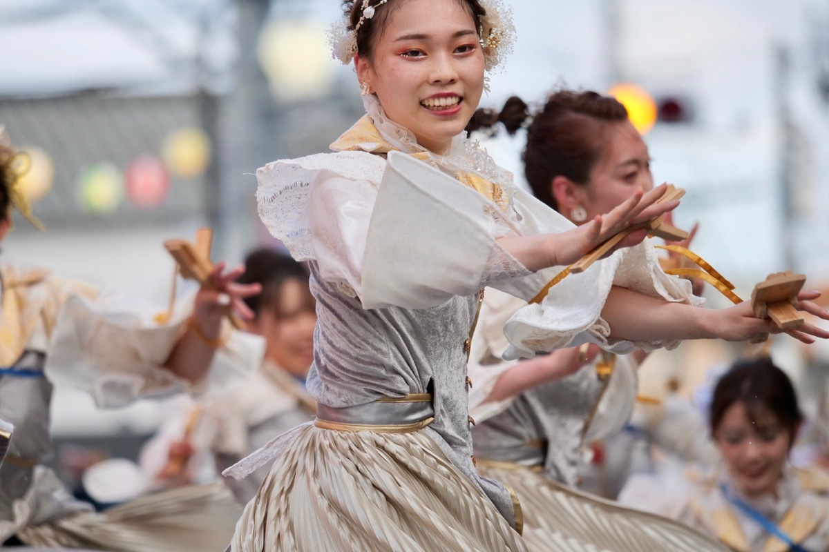 ２０２２よさこい鳴子踊り特別演舞１日目　万々競演場その２６（Glanz）_a0009554_22144228.jpg