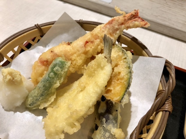 【映画の後は「とびっちょ」で天ぷら刺身御膳】_b0009849_18082314.jpeg