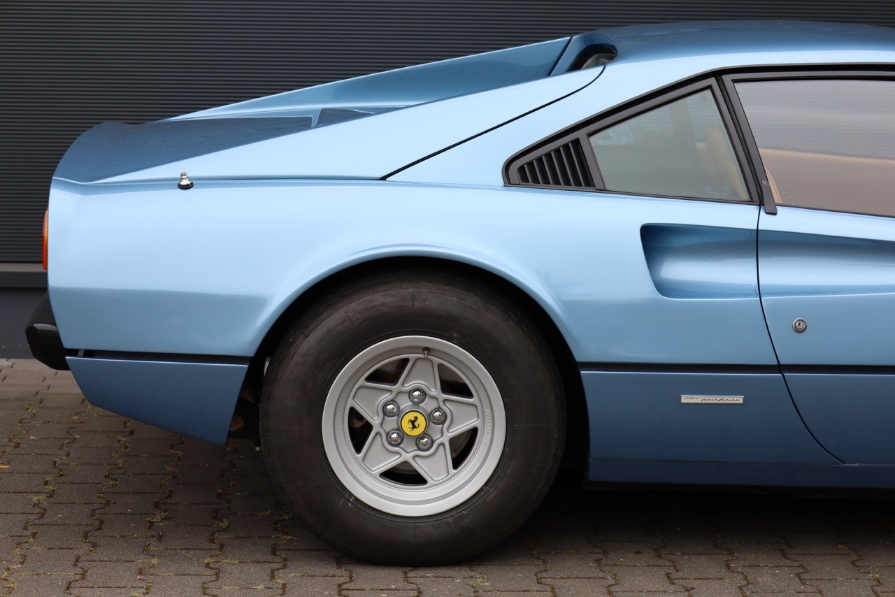 もう1台のファイバーグラスノ308GTB_a0129711_16273989.jpg