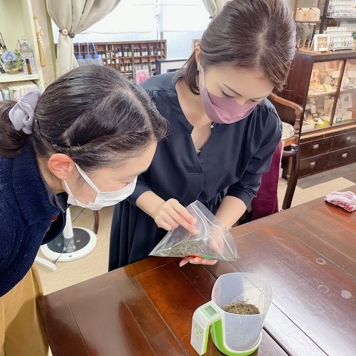 【アロマ講師のためのステップアップ講座】6回目は講師のためのストレスコーピングスと蒸留器組み立てとクレイパック体験!_a0191183_06040349.jpg