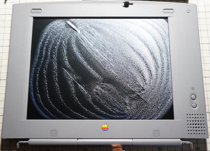 Macintosh PowerBook Duo 2300c のディスプレーが〜、でもって中 Macintosh PowerBook Duo 2300c のディスプレーが〜、でもって中
