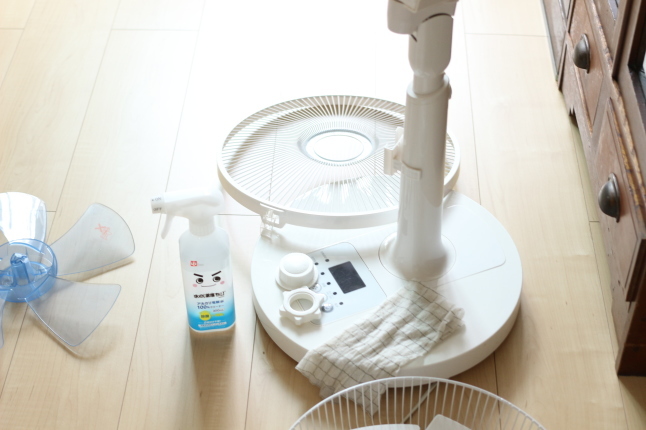 扇風機の片づけは、ホコリを取ってから拭くのが一番楽ちん♪_f0354014_14541172.jpg