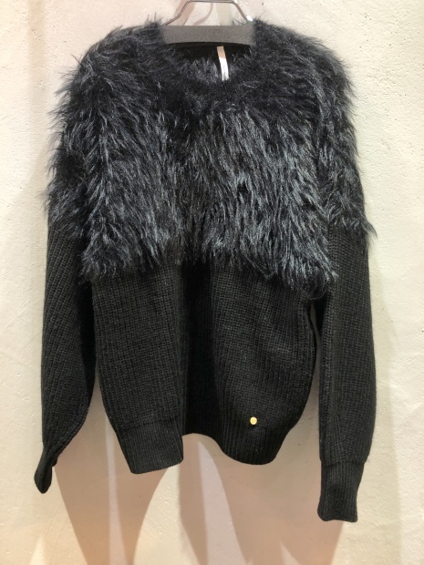 「Dignite Collier ディニテコリエ」新作異素材ファーニット入荷です。_c0204280_16384220.jpg