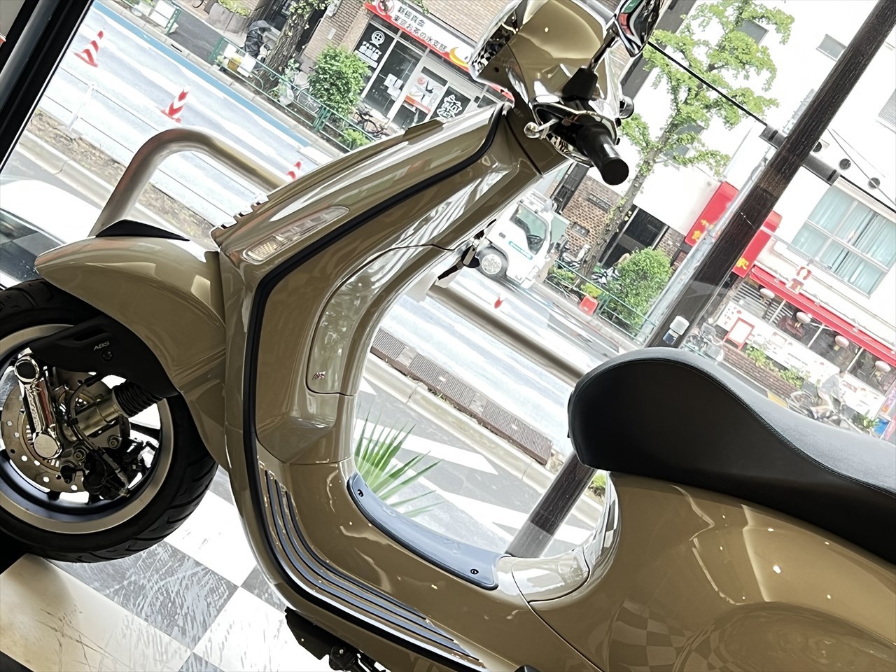 Vespa Primavera 【S】 2022年モデル 新色のご紹介！ : SCSブログ