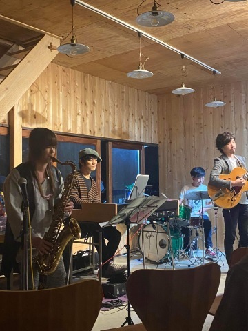 Jazzlive Comin ジャズライブ カミン 広島 10月17日月曜日のライブ_b0115606_10485406.jpeg