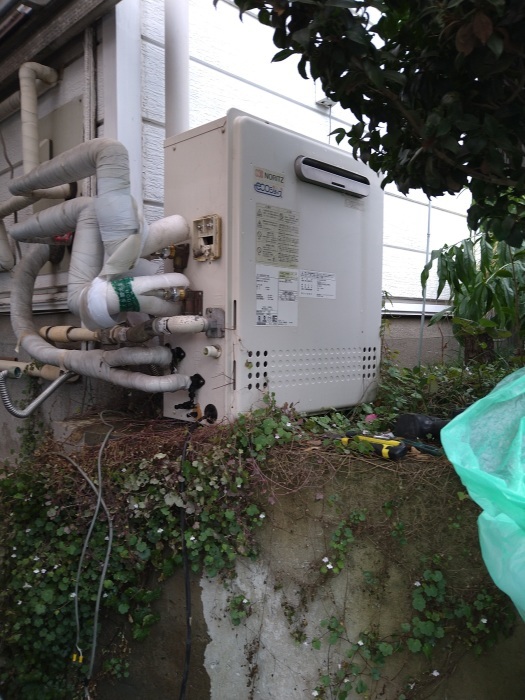 風呂釜給湯器とエアコン　～　風呂釜給湯器取替え。_d0165368_03494311.jpg