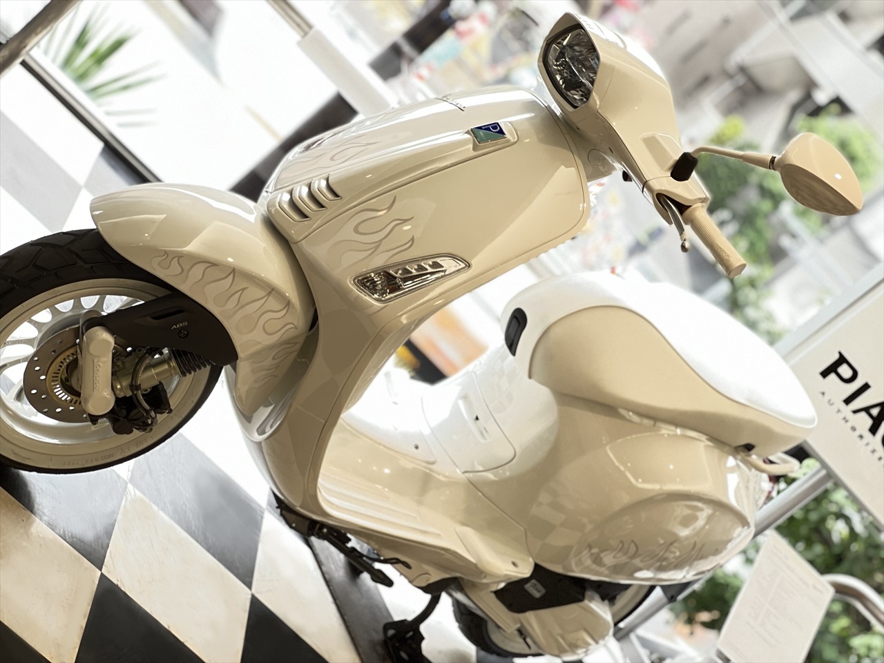 ジャスティンバーGX PSA 10　８／１５時点で150枚のみ！ ジャスティン・ビーバーのアイデアで生まれた全身ホワイトの特別