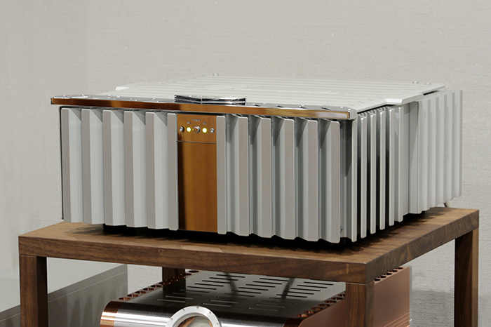 Burmester 911 Mk.3 展示機をセール価格で販売します_e0404728_17470303.jpg