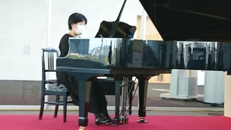 朱鷺メッセさんのピアノランチタイムコンサート。今日は快晴！！_e0046190_15083219.jpg