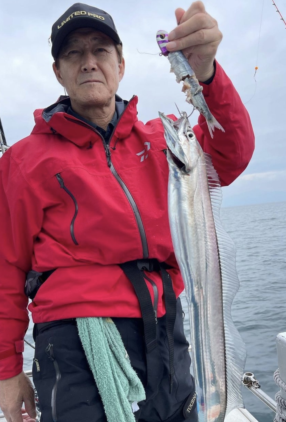 ２４日 月 松山沖 タチウオナイスです 愛媛 松山 伊予灘 高速遊漁船 Pilar 海人 本日の釣果