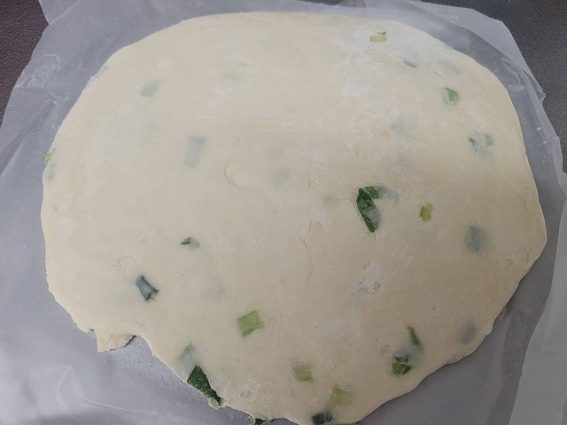 日本で見つけた台湾シリーズ：業務スーパーの冷凍食品「葱抓餅」を作ってみた_b0182708_07291017.jpg