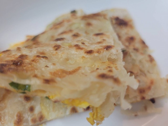 日本で見つけた台湾シリーズ：業務スーパーの冷凍食品「葱抓餅」を作ってみた_b0182708_07292571.jpg