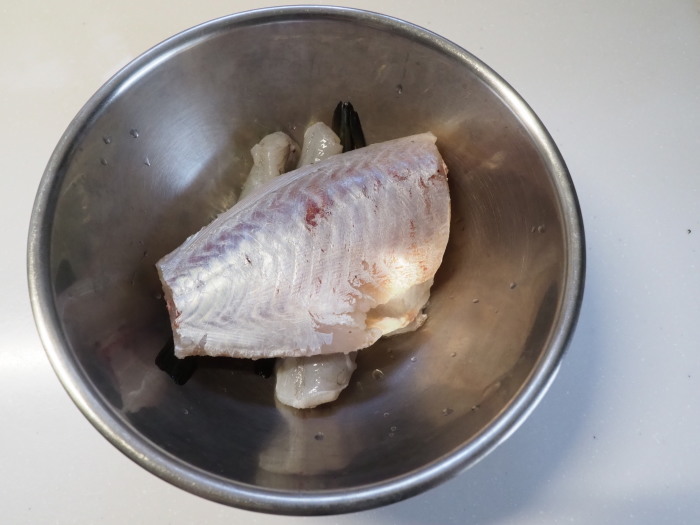 夫の釣果とその後(お刺身)_c0116915_01350919.jpg