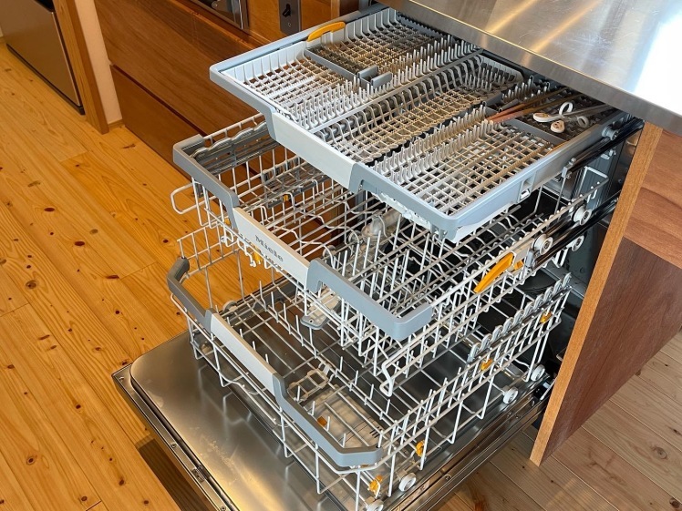 世界中で憧れのドイツ製「Miele」。★造作キッチン取付事例_c0156359_14052633.jpg