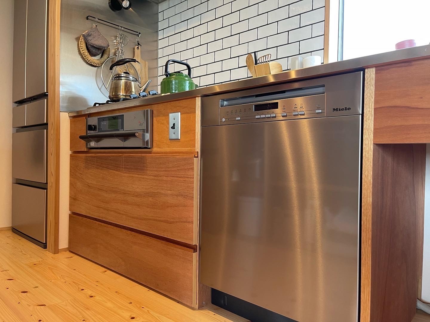 世界中で憧れのドイツ製「Miele」。★造作キッチン取付事例_c0156359_14063685.jpg