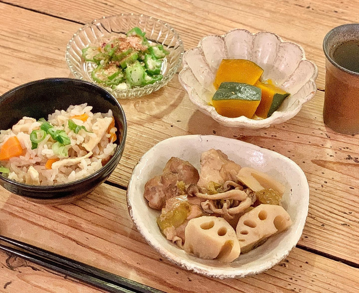 季節の枝もの『野ばらの実』 と 『鶏肉、れんこん、平茸、梅の実煮』のおうちごはん_d0249193_20321923.jpg