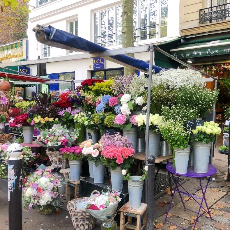 パリのマルシェで花を買う。　予算15ユーロの戦利品は？！_a0231632_17565048.jpeg