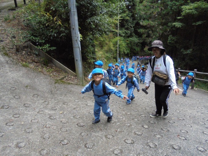 年中組　槇尾山登山_b0277979_16034303.jpg