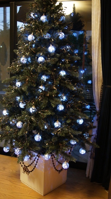 ホワイトカラーの素敵なポット付きクリスマスツリーご紹介～_f0029571_22410752.jpg