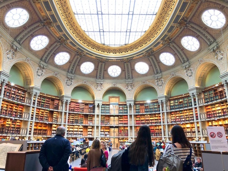 フランス国立図書館リシュリユー館　歴史的建造物にある無料Wi-Fiスポットです_a0231632_18095195.jpeg