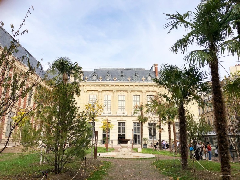フランス国立図書館リシュリユー館　歴史的建造物にある無料Wi-Fiスポットです_a0231632_18110258.jpeg