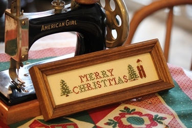 クリスマスの刺繍フレームとピロー作り_f0161543_16233994.jpg