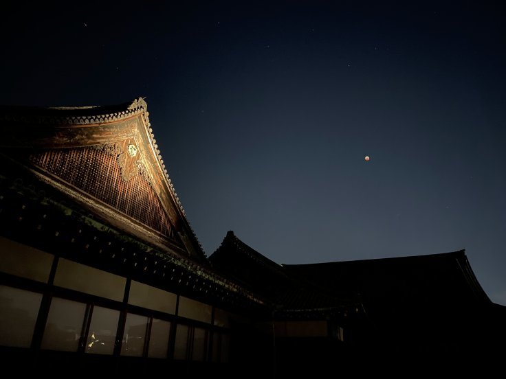 ４４２年ぶりの皆既月食。京都二条城からの天体ショー_f0023333_23235871.jpg