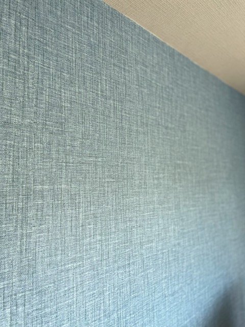 リビングの壁を『テシード』の輸入壁紙『BLUEBELL』で張り替えました　by interior styling of bright_c0157866_17292987.jpg