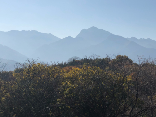 秋の深まり、釜無川に向かった。野猿返しから甲斐駒ヶ岳を望む、西日が眩しい。_d0338282_14454351.jpg
