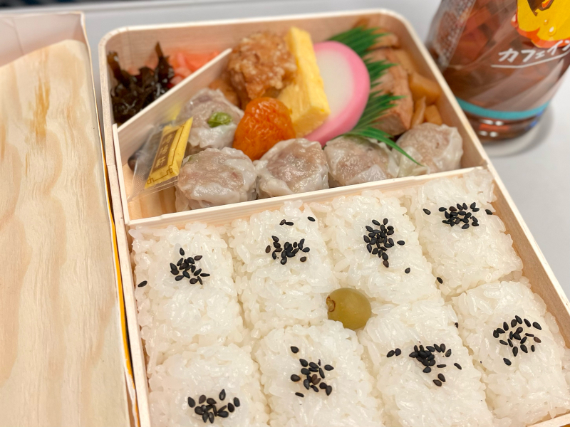 【新幹線の朝ごはん⑮】朝イチの、出来立て「崎陽軒 シウマイ弁当」_b0008655_08253884.jpg