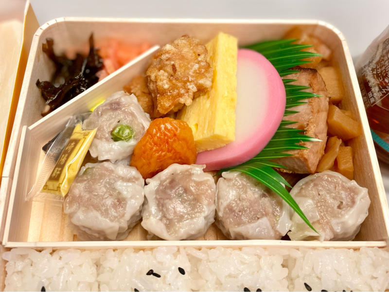 【新幹線の朝ごはん⑮】朝イチの、出来立て「崎陽軒 シウマイ弁当」_b0008655_08254384.jpg