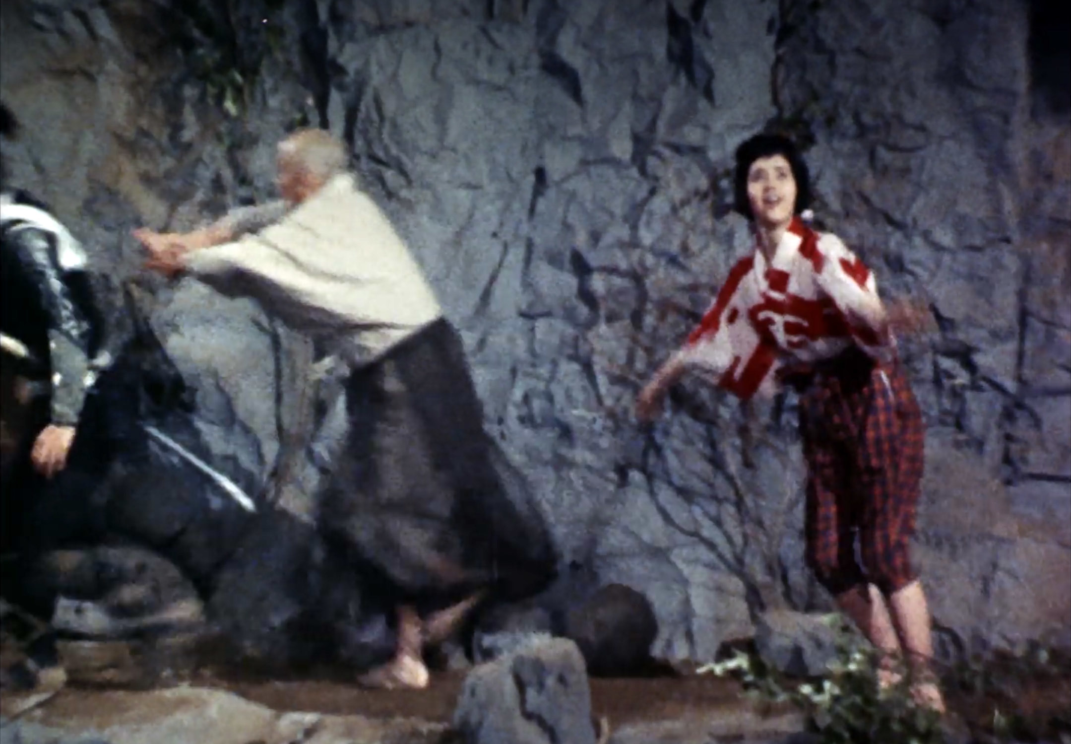 恵とも子（Tomoko Kei）「飛び出す冒険映画 赤影」（1969）_e0042361_19560561.jpg