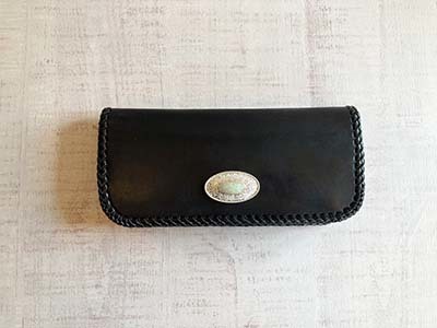 黒い縁カガリの長財布・お母様の形見のリングでコンチョに_f0155891_15074689.jpg