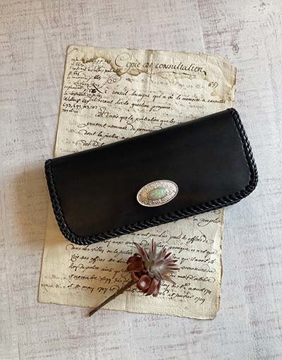黒い縁カガリの長財布・お母様の形見のリングでコンチョに_f0155891_15090234.jpg