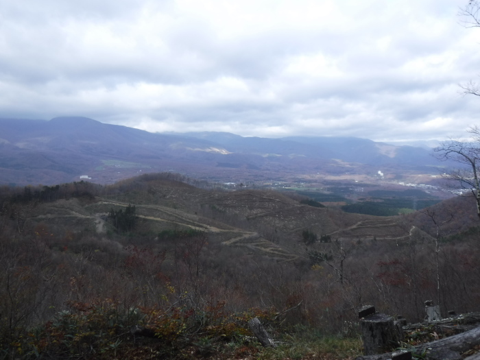 晩秋の青麻山　あけら山　　北原尾、パノラマコースを歩く_e0265627_06350437.jpg