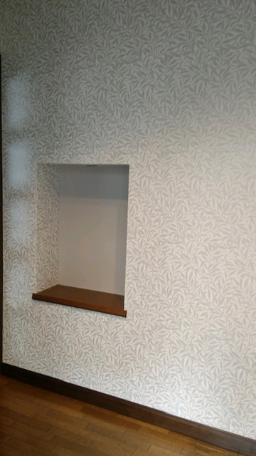 廊下と階段室を『ピュアモリス』の壁紙『ピュアウィローボウ』で張り替えさせていただきました　by interior styling of bright_c0157866_00015978.jpg