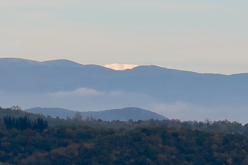 雪頂くシビッリーニ山脈をオルヴィエートに望む_f0234936_05304727.jpg