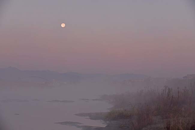 多摩川の川霧と満月_f0173596_10462900.jpg