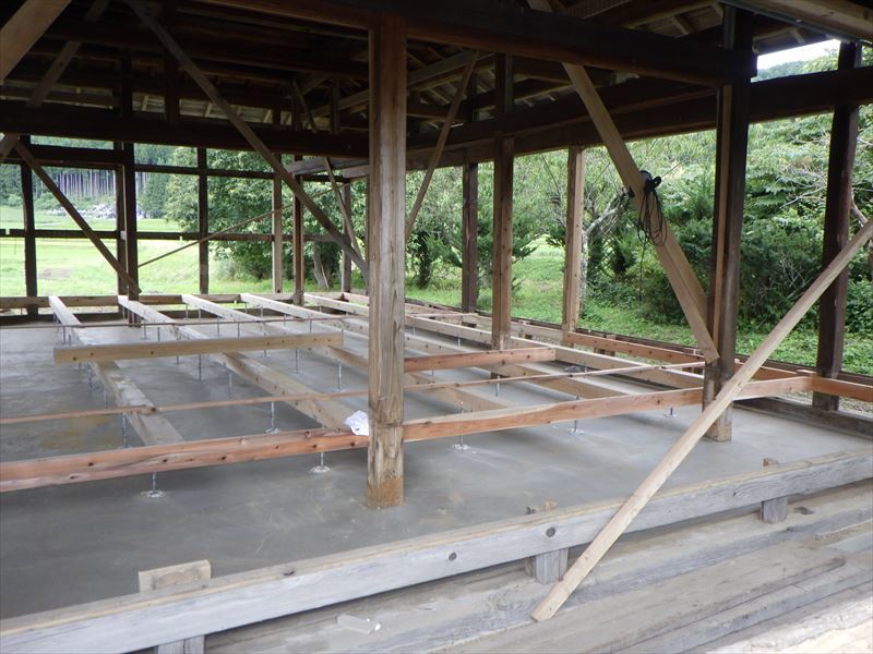 遠野　古民家改修工事　床下地の改修作業が進みます。_f0105112_04294965.jpg