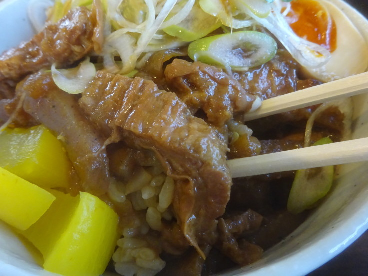 【 もつ煮と煮干しそばの店　真也食堂 】　激ウマもつ煮丼は昼に。サックリうまい煮干しそばは夜に。　年越しや今年最後の一杯ならこういうラーメンで締めくくるのがいいんだよ♪_d0396298_00212467.jpg