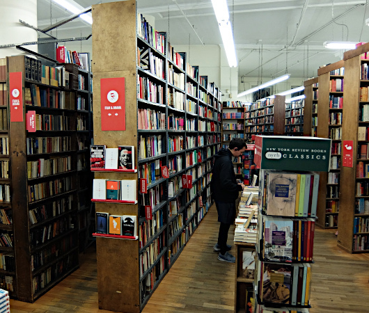 コロナ禍を経てますます人気のNYの老舗の本屋さん、ストランド・ブックストア（Strand Bookstore）_b0007805_02263867.jpg