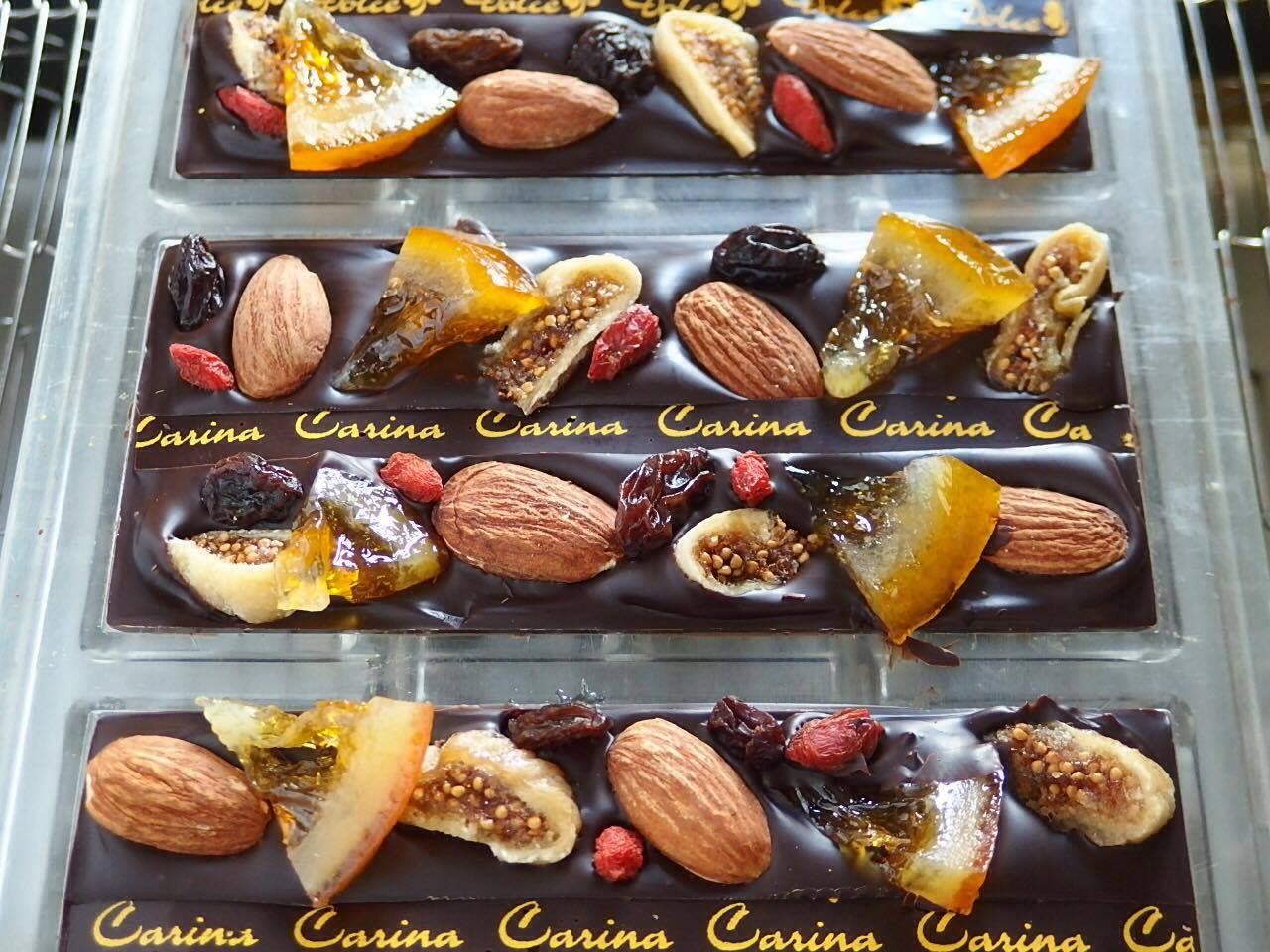 GLASS ONIONご近所の有名パティシエ「Dolce Carina」さんの美味しいチョコレートを販売!_b0125570_16484280.jpg