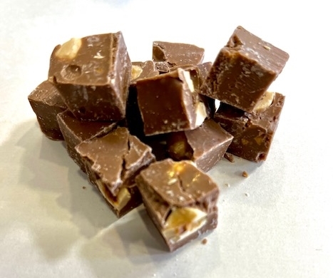 GLASS ONIONご近所の有名パティシエ「Dolce Carina」さんの美味しいチョコレートを販売!_b0125570_16494045.jpg