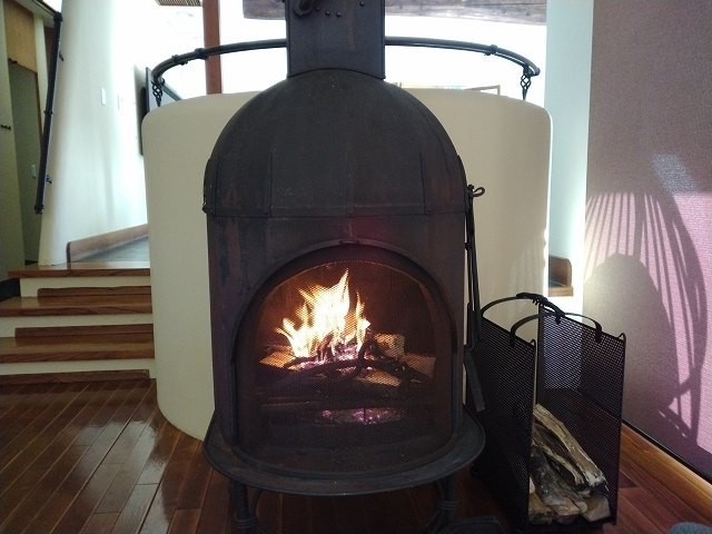 暖炉のある一棟貸ホテル_e0008883_07095427.jpg